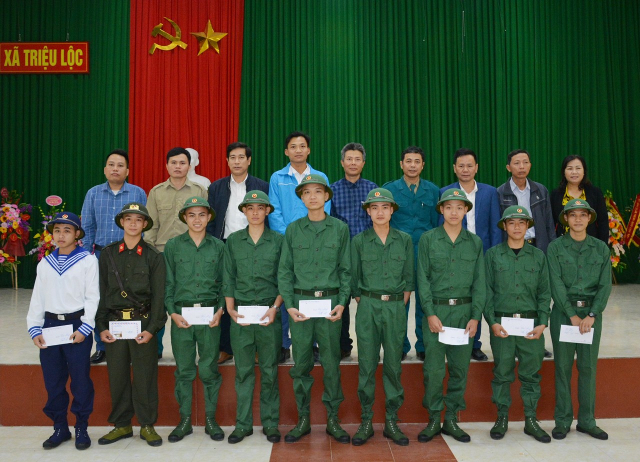 UBND xã Triệu Lộc tổ chức lễ tiễn đưa thanh niên lên đường nhập ngũ năm 2021
